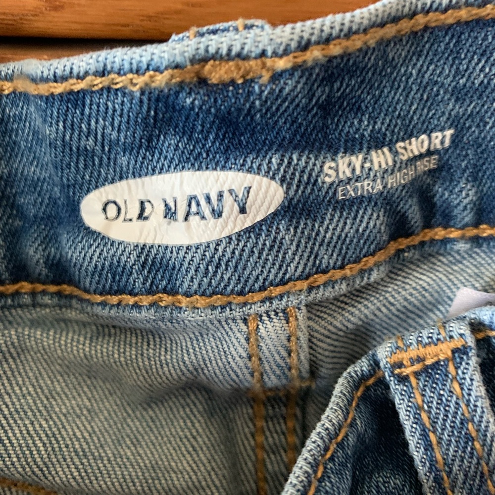 Old Navy sky high shorts. Extra high rise. Button up like new.
